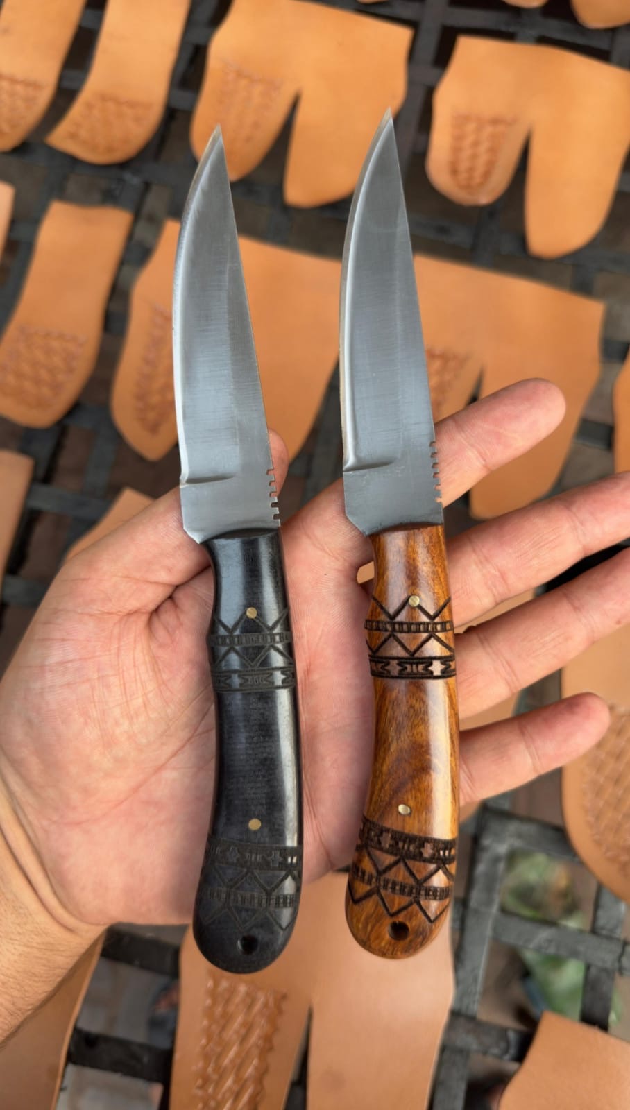 CUSTOM HANDMADE D2 STEEL SKINNER KNIFE WITH RAM HORN HANDLE WITH PURE LEATHER SHEATH