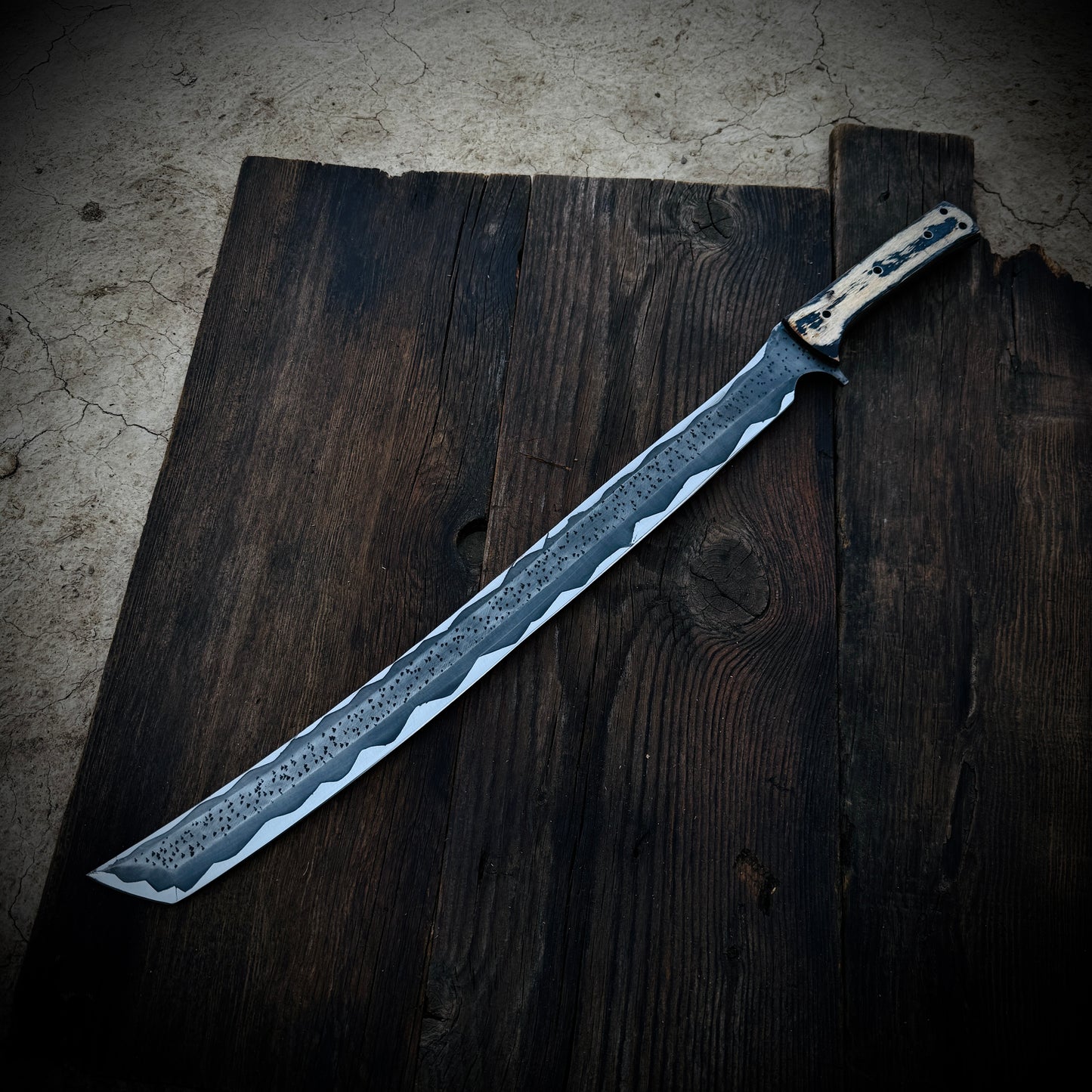 SCK-04 CUSTOM HANDMADE 3V STEEL RAZOR SHARP SWORD WITH PAKKA WOOD HANDLE AND LEATHER SHEATH.