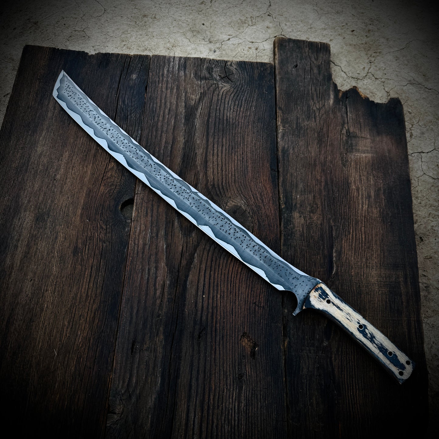 SCK-04 CUSTOM HANDMADE 3V STEEL RAZOR SHARP SWORD WITH PAKKA WOOD HANDLE AND LEATHER SHEATH.