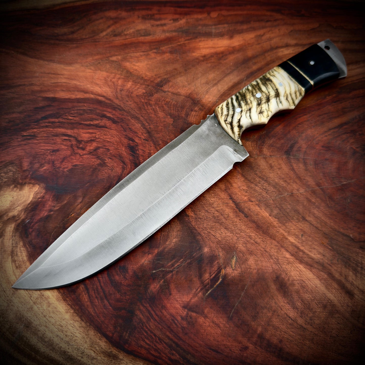 SCK-29 CUSTOM HANDMADE 3V STEEL SKINNER KNIFE WITH RAM HORN HANDLE WITH PURE LEATHER SHEATH