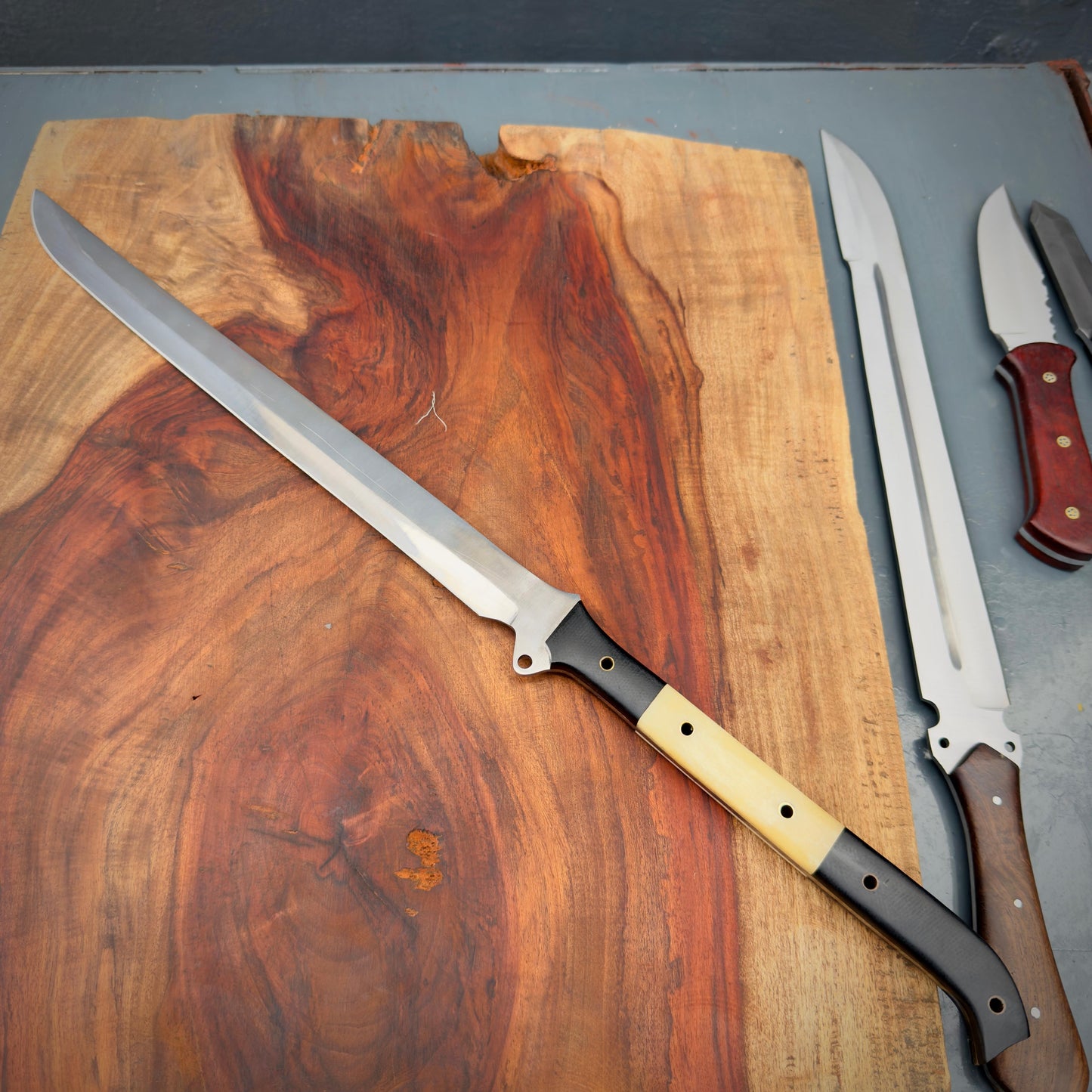 SCK-32 CUSTOM HANDMADE 3V STEEL SHORT SWORD WITH CAMEL BONE HANDLE WITH PURE LEATHER SHEATH