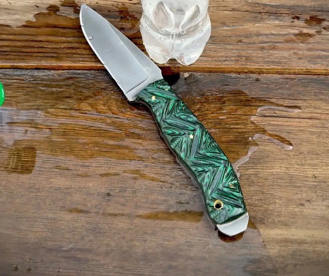 SCK-00 CUSTOM ORDET OF KNIVES TOGETHER WITH LEATHER SHEATH.