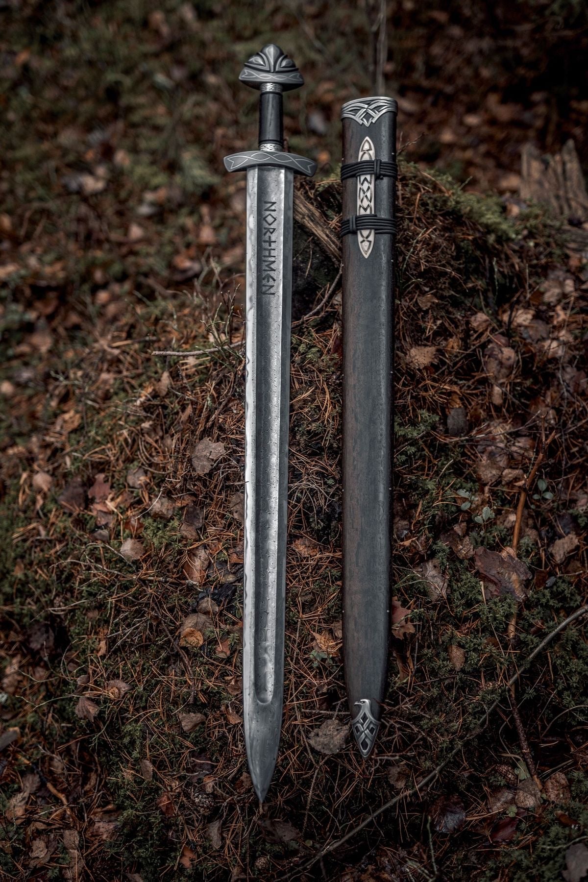 SCK-00 CUSTOM HANDMADE VIKING BATTLE READY SWORD WITH ROSE WOOD HANDLE AND WOODEN SCABBARD SHEATH