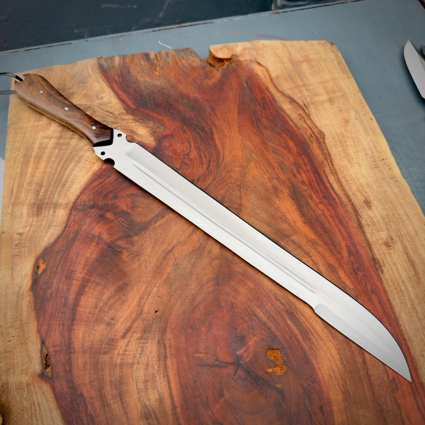 SCK-31 CUSTOM HANDMADE 3V STEEL SHORT SWORD WITH ROSE WOOD HANDLE WITH PURE LEATHER SHEATH