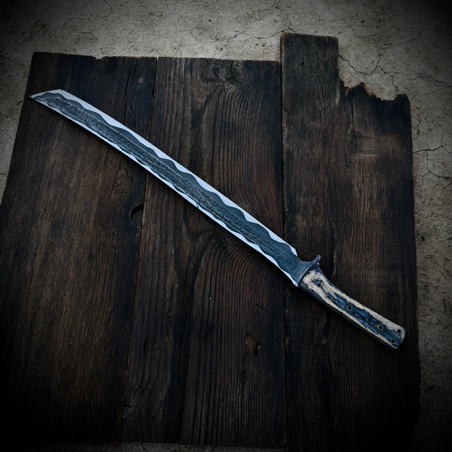 SCK-04 CUSTOM HANDMADE 3V STEEL RAZOR SHARP SWORD WITH PAKKA WOOD HANDLE AND LEATHER SHEATH.