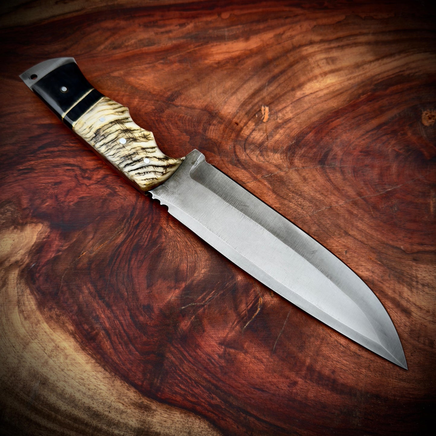 SCK-29 CUSTOM HANDMADE 3V STEEL SKINNER KNIFE WITH RAM HORN HANDLE WITH PURE LEATHER SHEATH