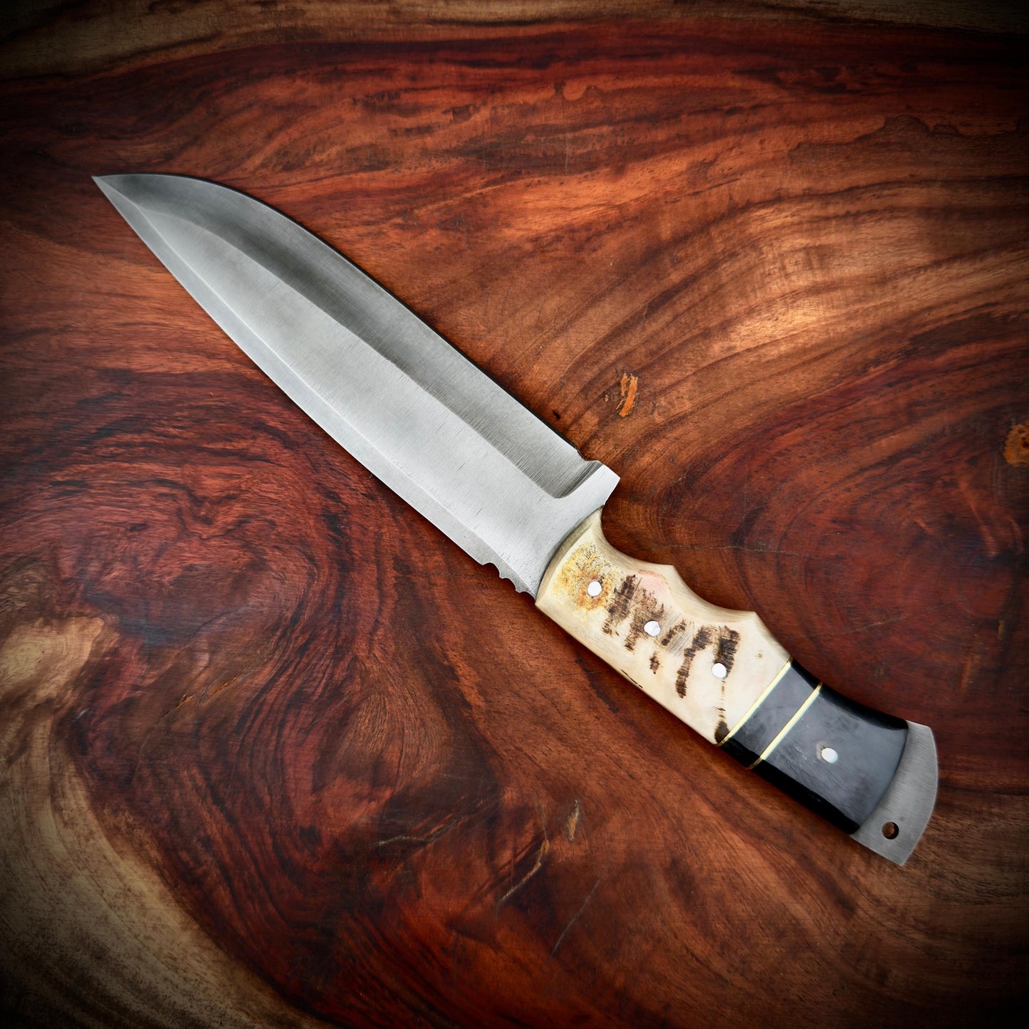SCK-29 CUSTOM HANDMADE 3V STEEL SKINNER KNIFE WITH RAM HORN HANDLE WITH PURE LEATHER SHEATH