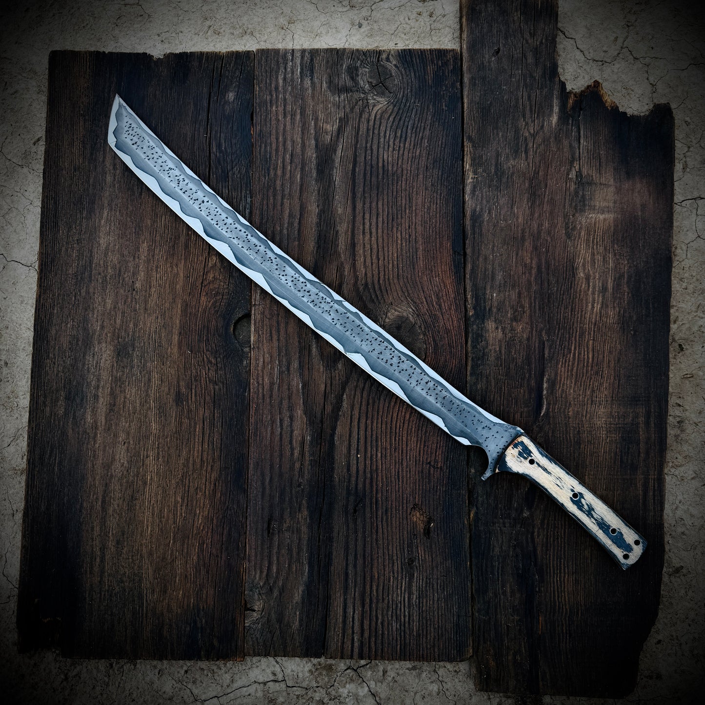 SCK-04 CUSTOM HANDMADE 3V STEEL RAZOR SHARP SWORD WITH PAKKA WOOD HANDLE AND LEATHER SHEATH.