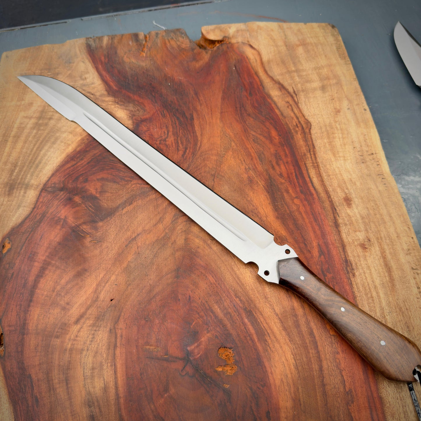 SCK-31 CUSTOM HANDMADE 3V STEEL SHORT SWORD WITH ROSE WOOD HANDLE WITH PURE LEATHER SHEATH