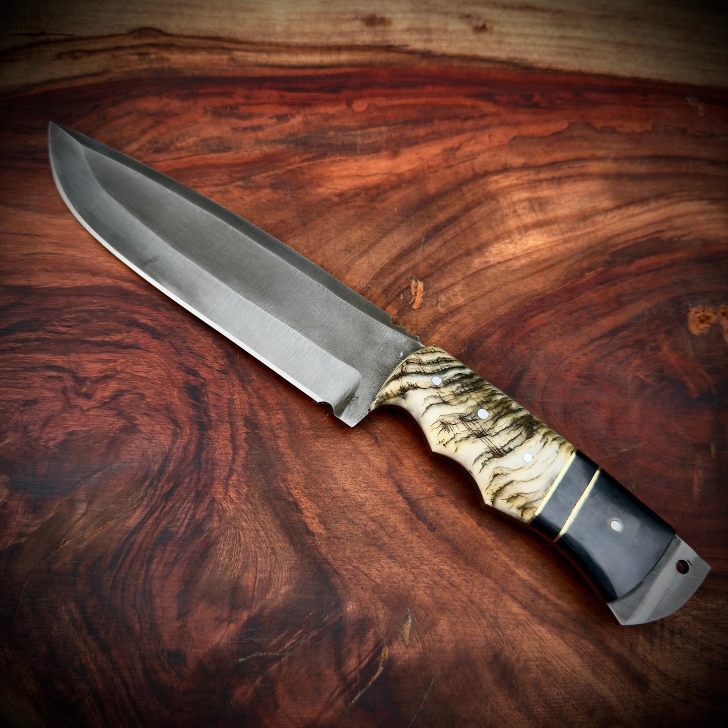 SCK-29 CUSTOM HANDMADE 3V STEEL SKINNER KNIFE WITH RAM HORN HANDLE WITH PURE LEATHER SHEATH