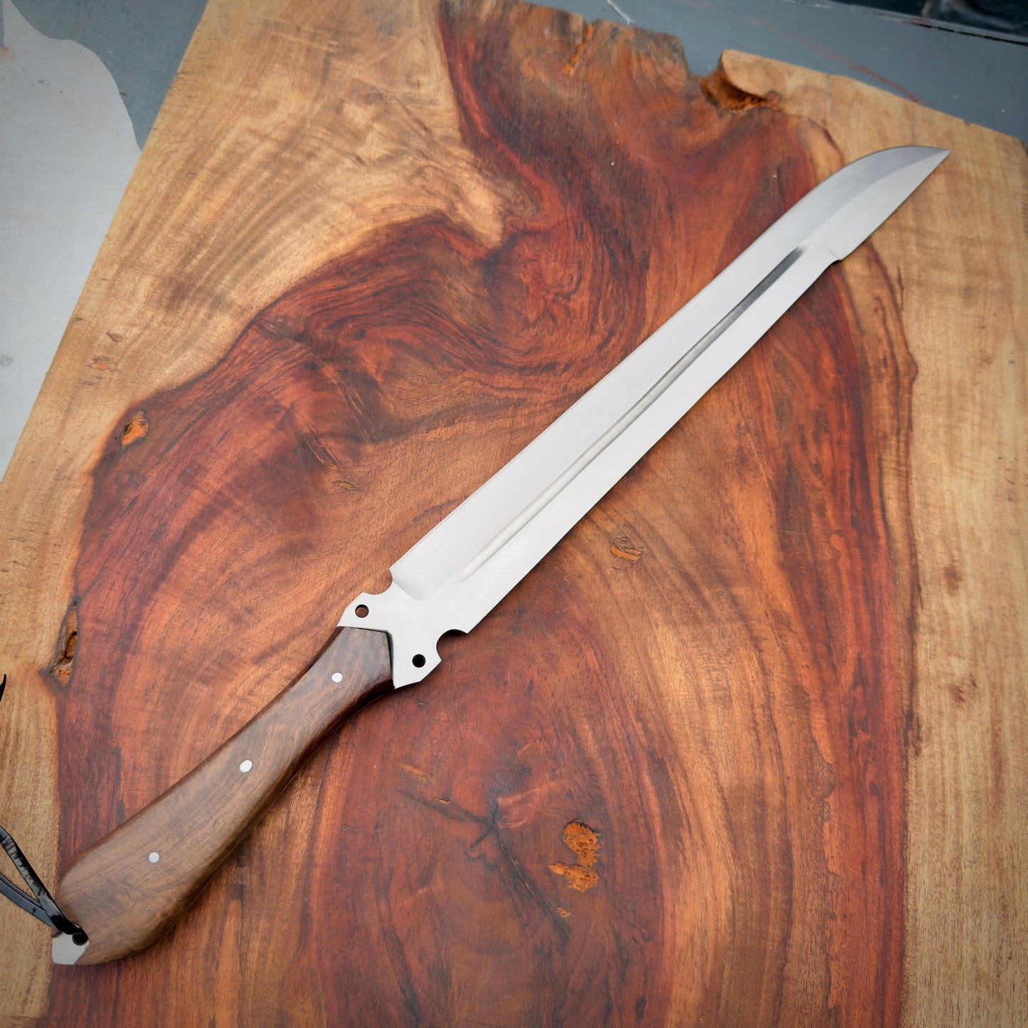 SCK-31 CUSTOM HANDMADE 3V STEEL SHORT SWORD WITH ROSE WOOD HANDLE WITH PURE LEATHER SHEATH
