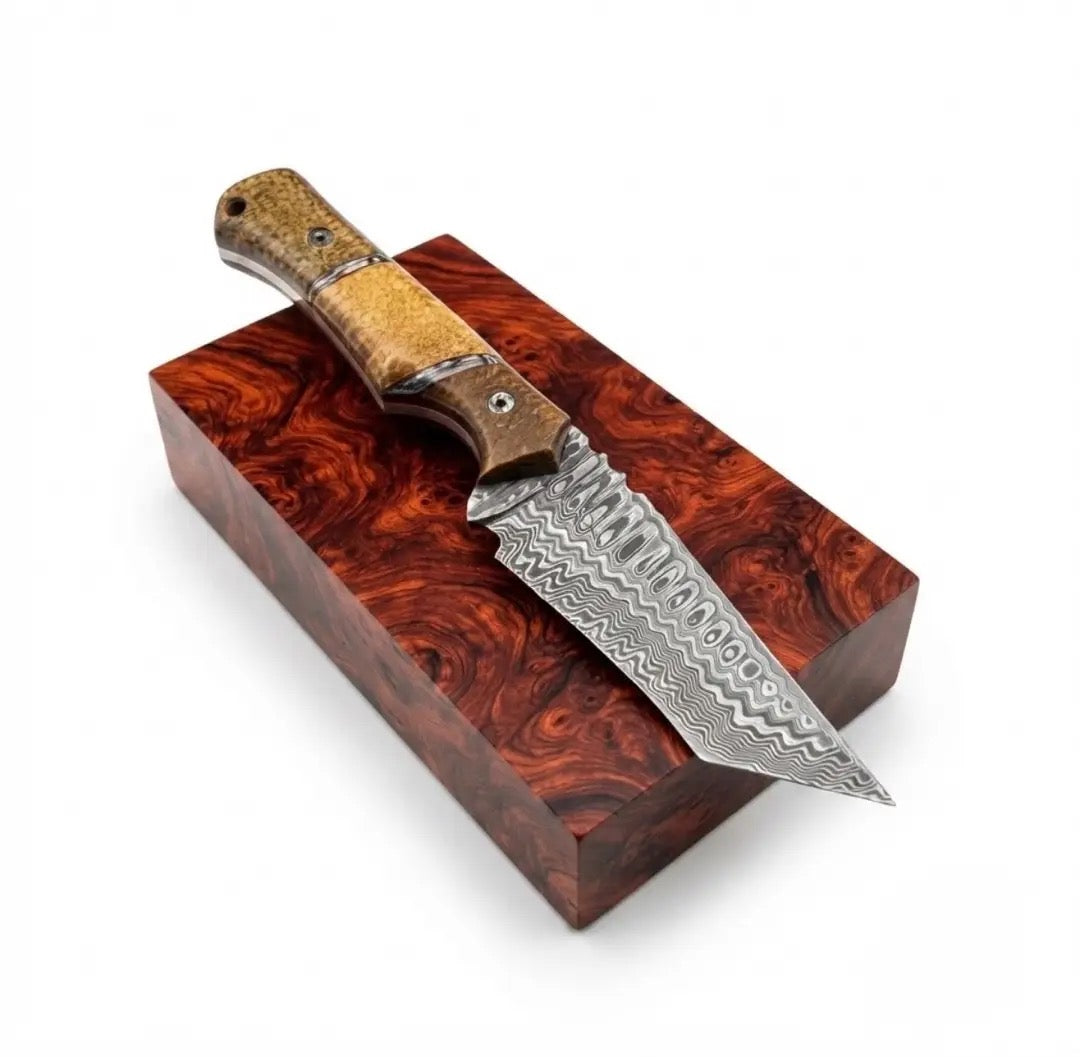 SCK-00 CUSTOM ORDET OF KNIVES TOGETHER WITH LEATHER SHEATH.