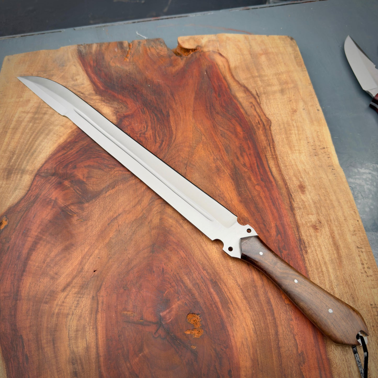 SCK-31 CUSTOM HANDMADE 3V STEEL SHORT SWORD WITH ROSE WOOD HANDLE WITH PURE LEATHER SHEATH