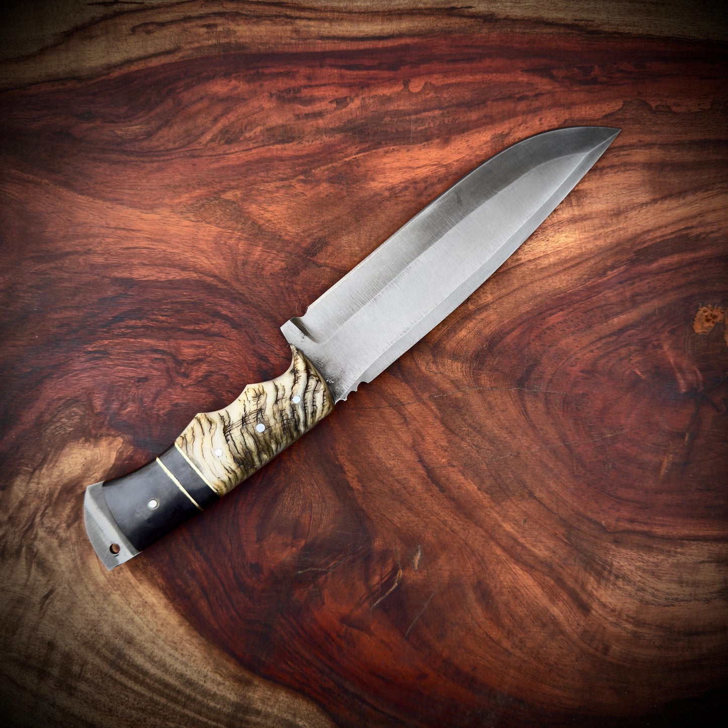 SCK-29 CUSTOM HANDMADE 3V STEEL SKINNER KNIFE WITH RAM HORN HANDLE WITH PURE LEATHER SHEATH